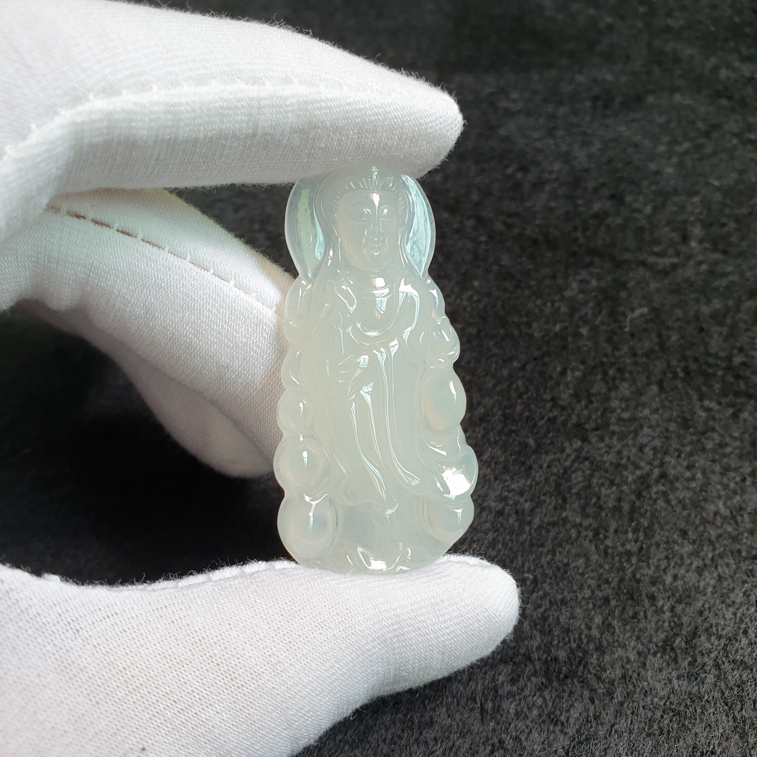 冰种观音翡翠吊坠 (Type A Icy Jadeite Jade GuanYin Pendant) PGY31125