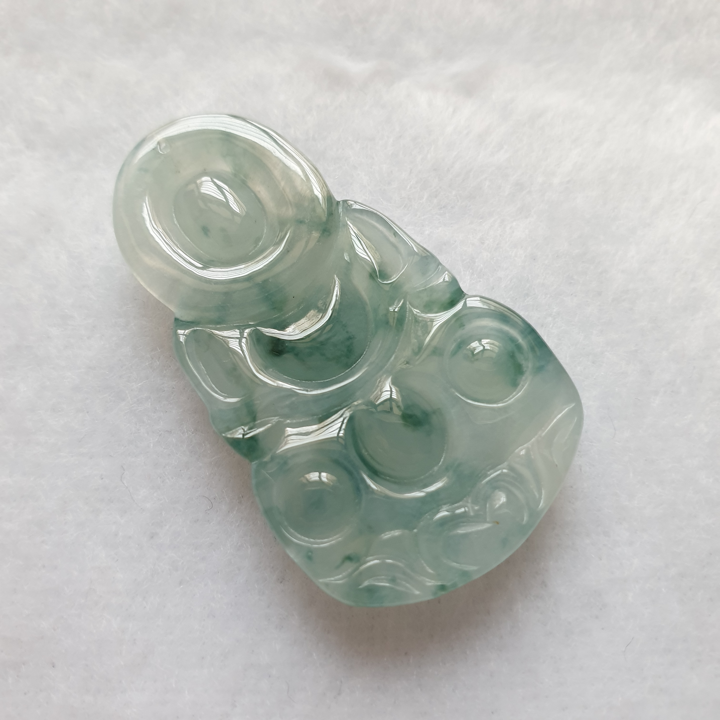 冰种飘花观音翡翠吊坠 (Type A Icy Moss on Snow Jadeite Jade GuanYin Pendant) PGY82015