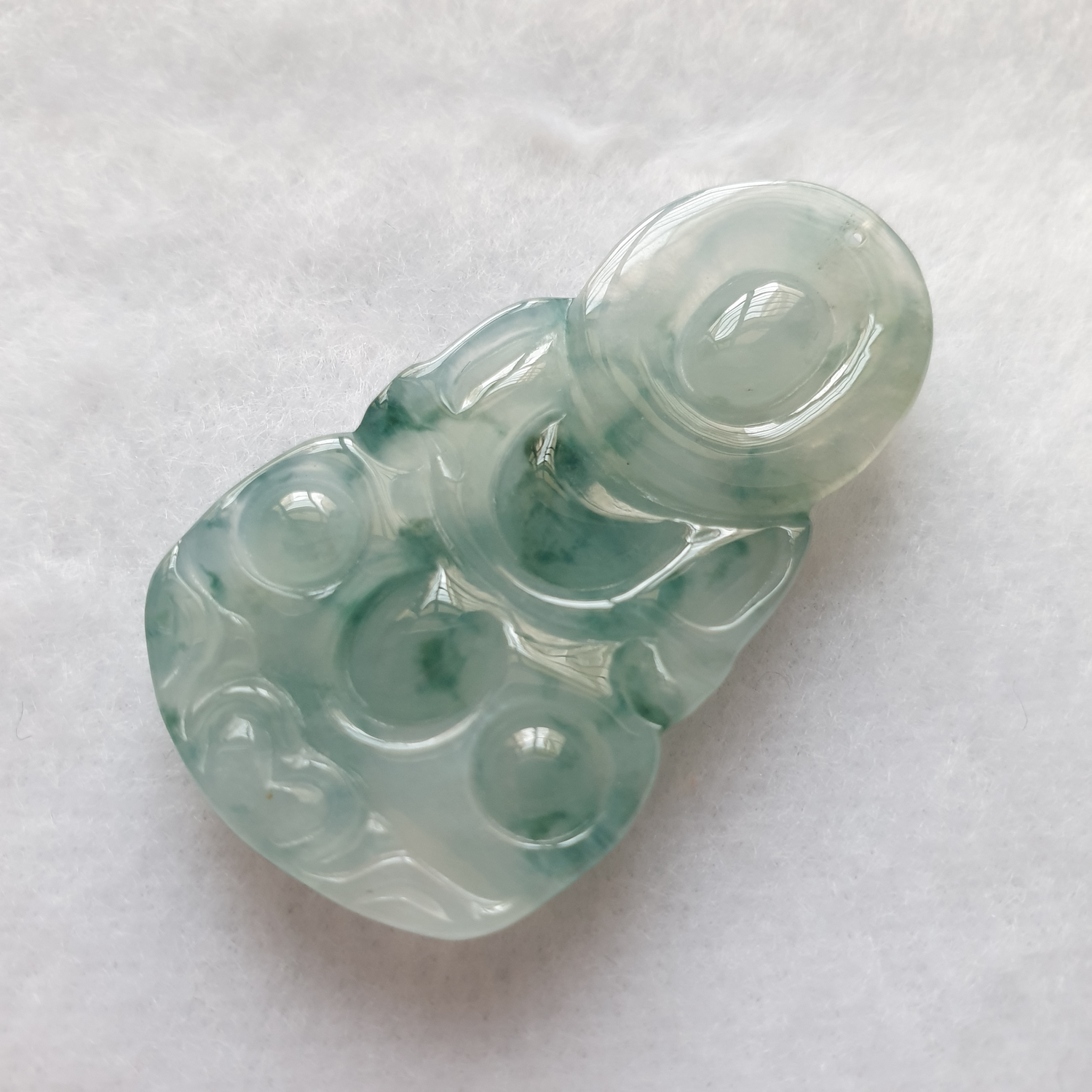 冰种飘花观音翡翠吊坠 (Type A Icy Moss on Snow Jadeite Jade GuanYin Pendant) PGY82015