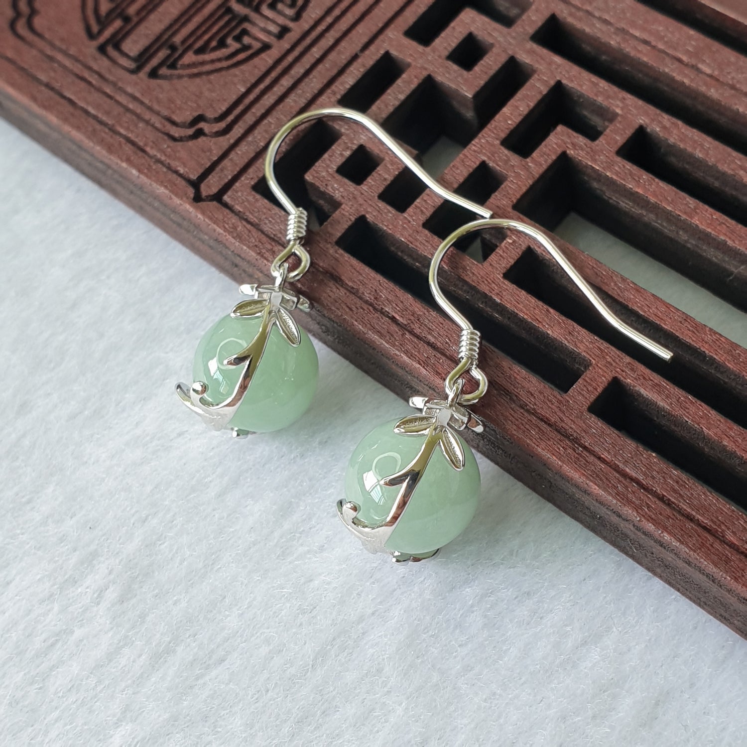 Singapore Light Green Jadeite Jade Vine & Flower Dangle Earrings (新加坡淡绿色翡翠藤蔓与花耳坠)