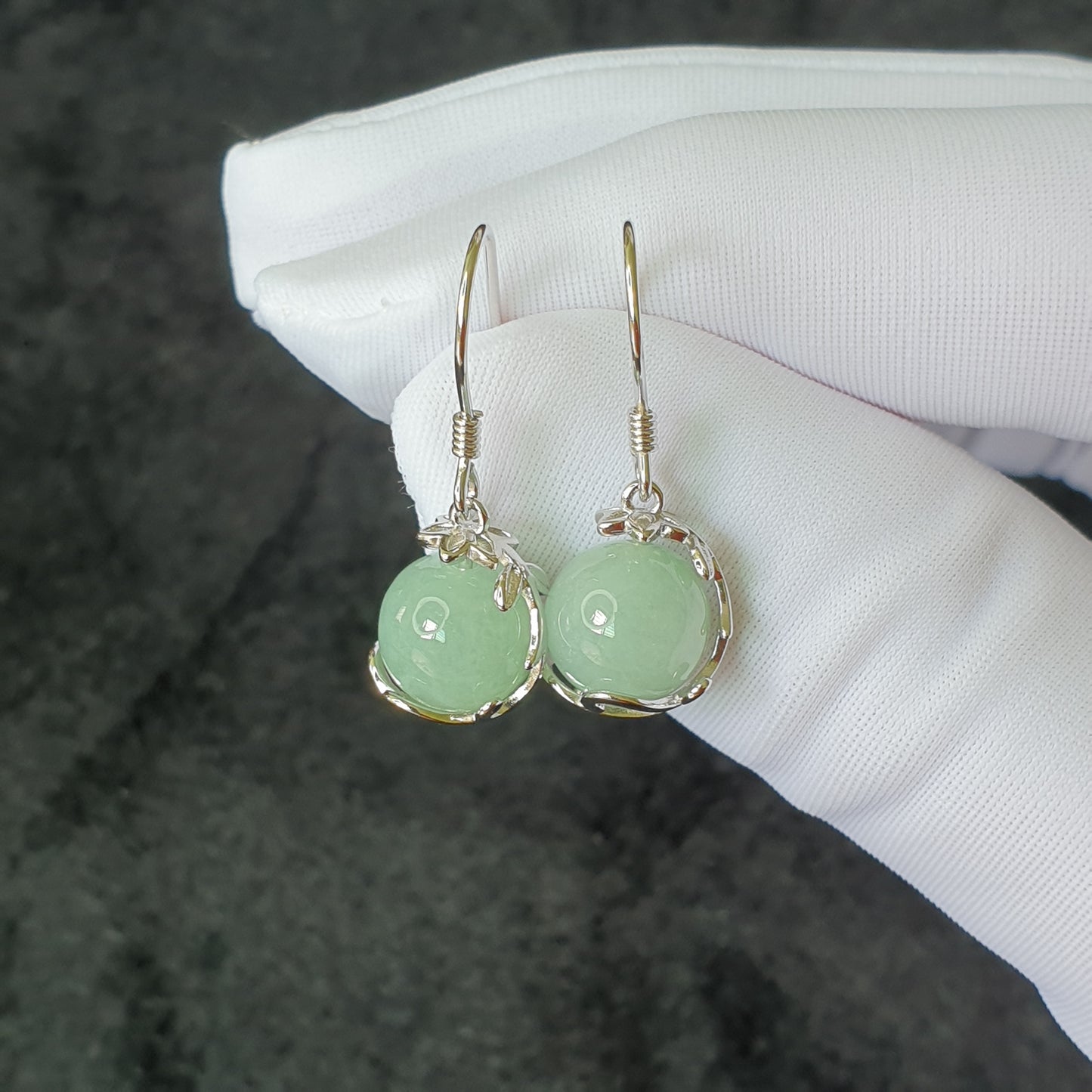 Singapore Light Green Jadeite Jade Vine & Flower Dangle Earrings (新加坡淡绿色翡翠藤蔓与花耳坠)