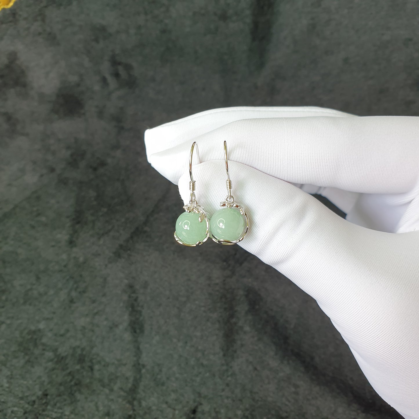 Singapore Light Green Jadeite Jade Vine & Flower Dangle Earrings (新加坡淡绿色翡翠藤蔓与花耳坠)