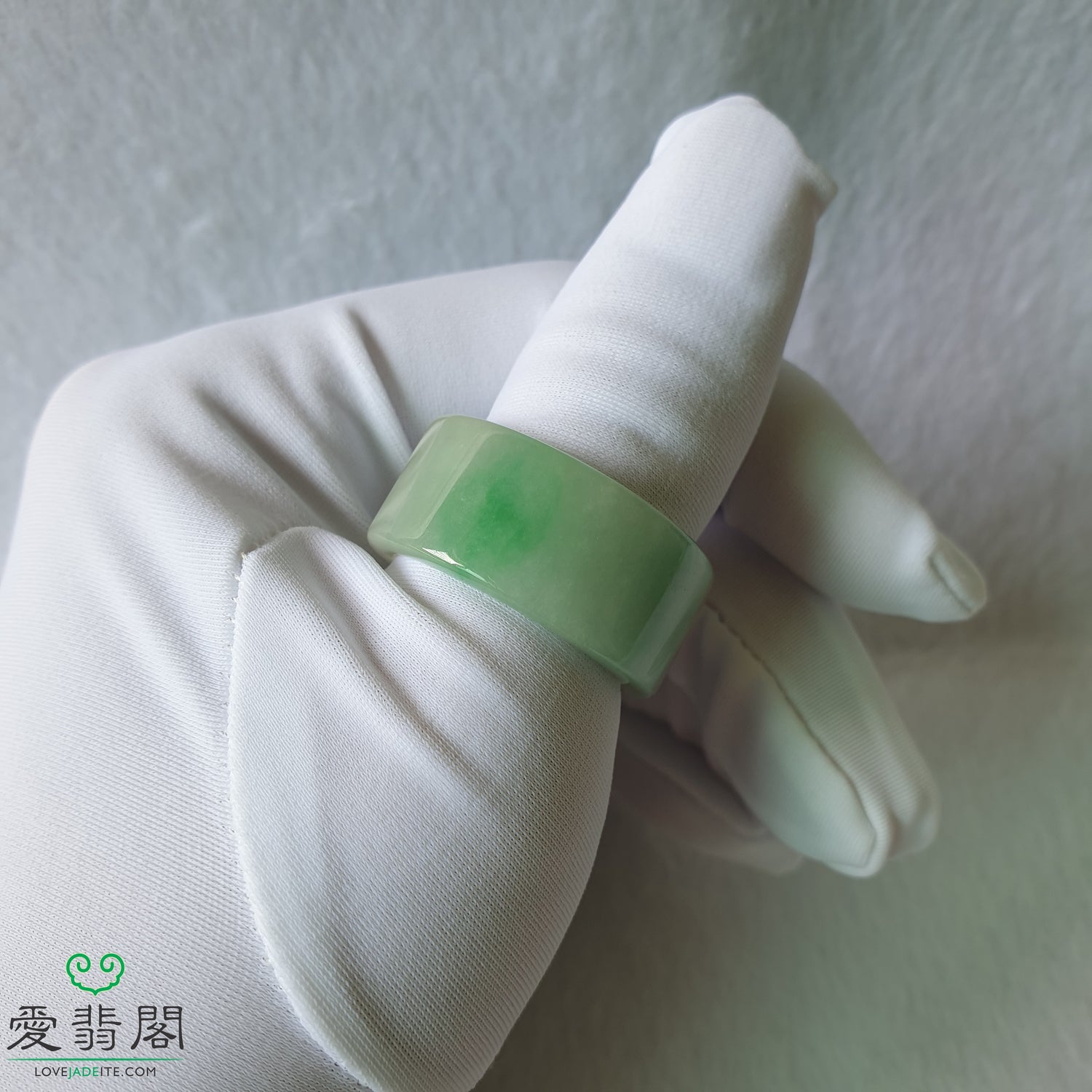 Size 32(Diameter 23.1mm) Myanmar Natural Type A Green Jadeite Jade Singapore Male Men Thumb Ring (缅甸天然A货飘绿翡翠男性男士新加坡扳指) RPJ98668