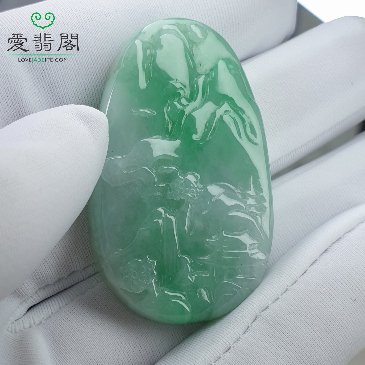 新加坡绿色山水牌翡翠吊坠 (Type A Singapore Green Jadeite Jade Landscape Pendant) PLS98505