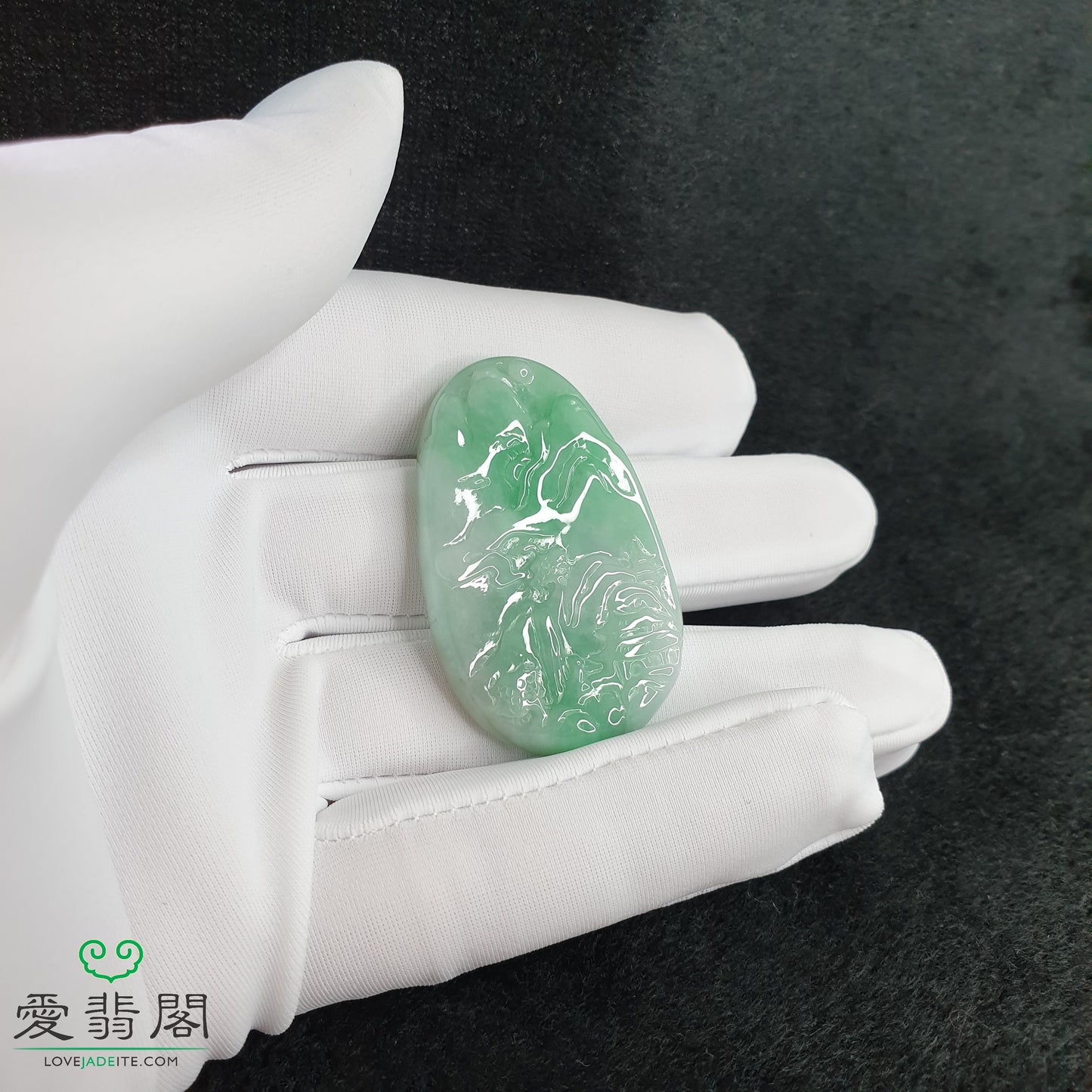 新加坡绿色山水牌翡翠吊坠 (Type A Singapore Green Jadeite Jade Landscape Pendant) PLS98505