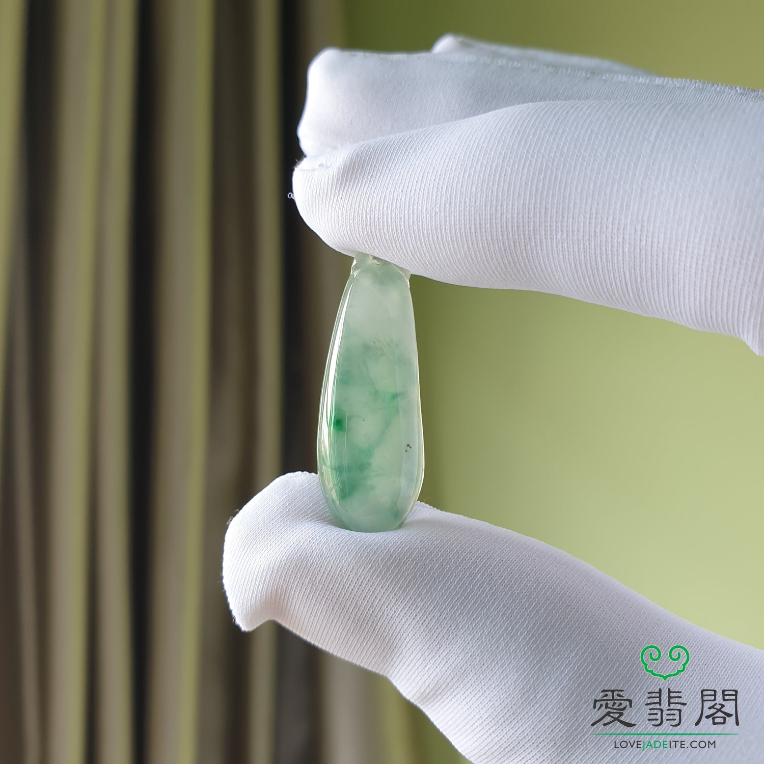 Myanmar Burma Natural Type A Green Moss on Snow Jadeite Jade Melon Pendant jewelry jewellery in Singapore Love Jadeite 缅甸天然A货飘花福瓜翡翠吊坠新加坡爱翡阁首饰 PML49026