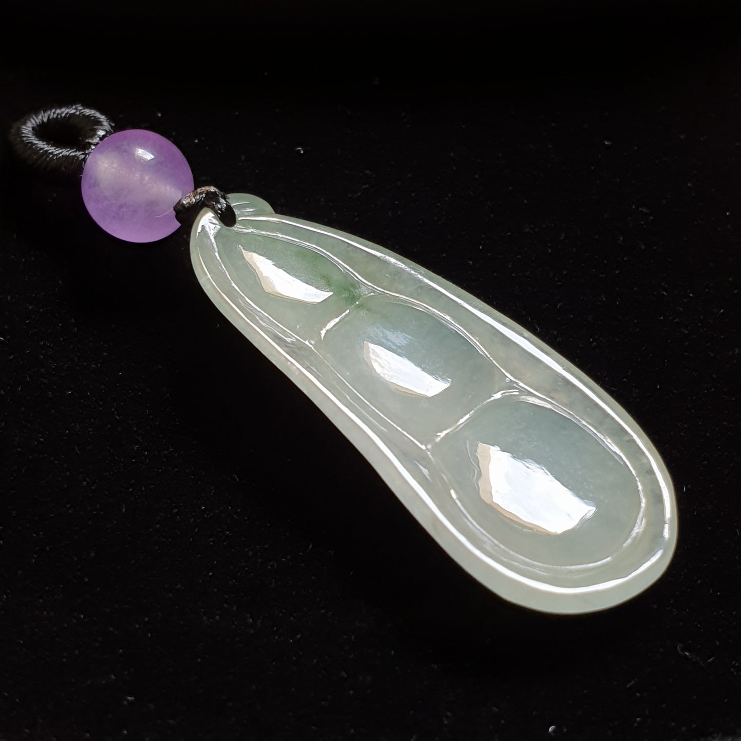 糯种福豆翡翠吊坠 (Type A Jadeite Jade Peapod Pendant) PPP29674