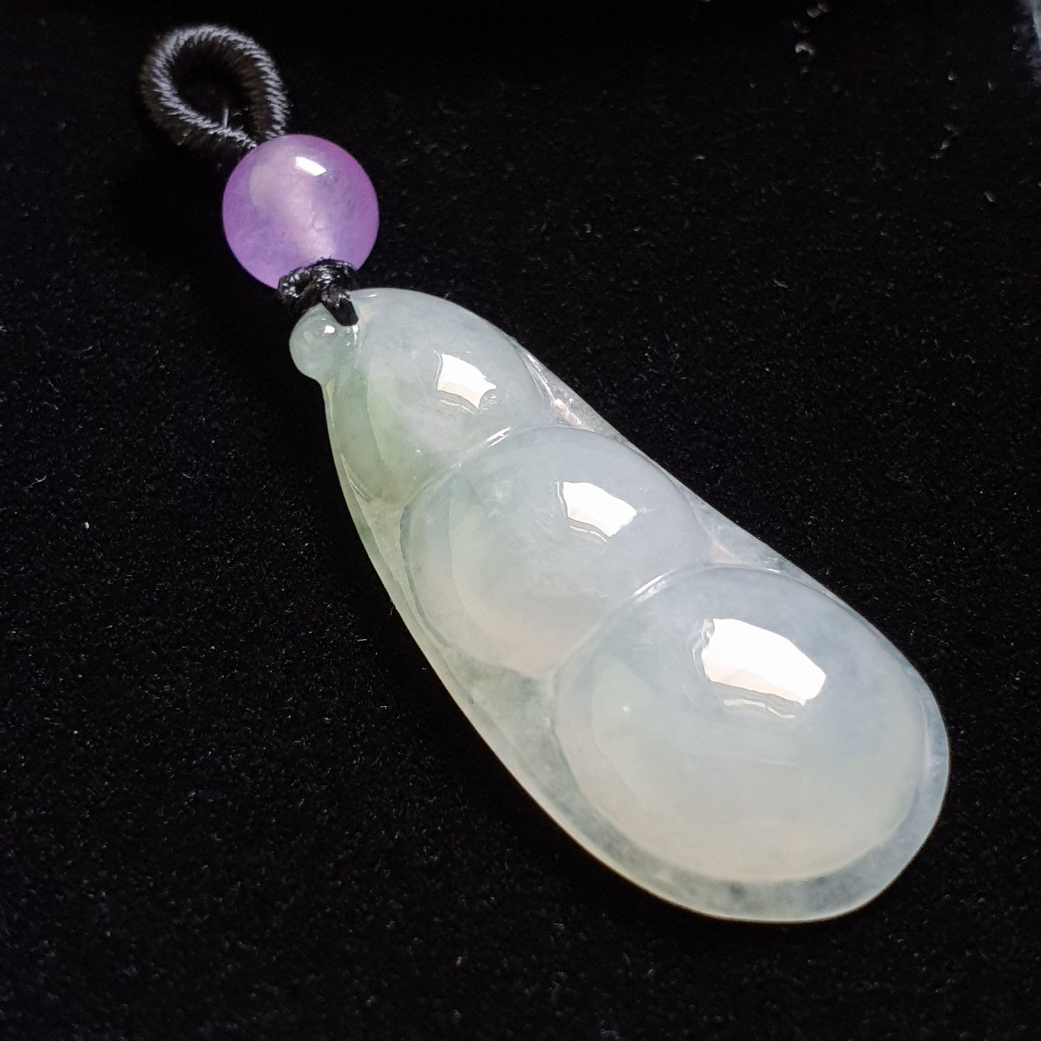 糯种福豆翡翠吊坠 (Type A Jadeite Jade Peapod Pendant) PPP29674