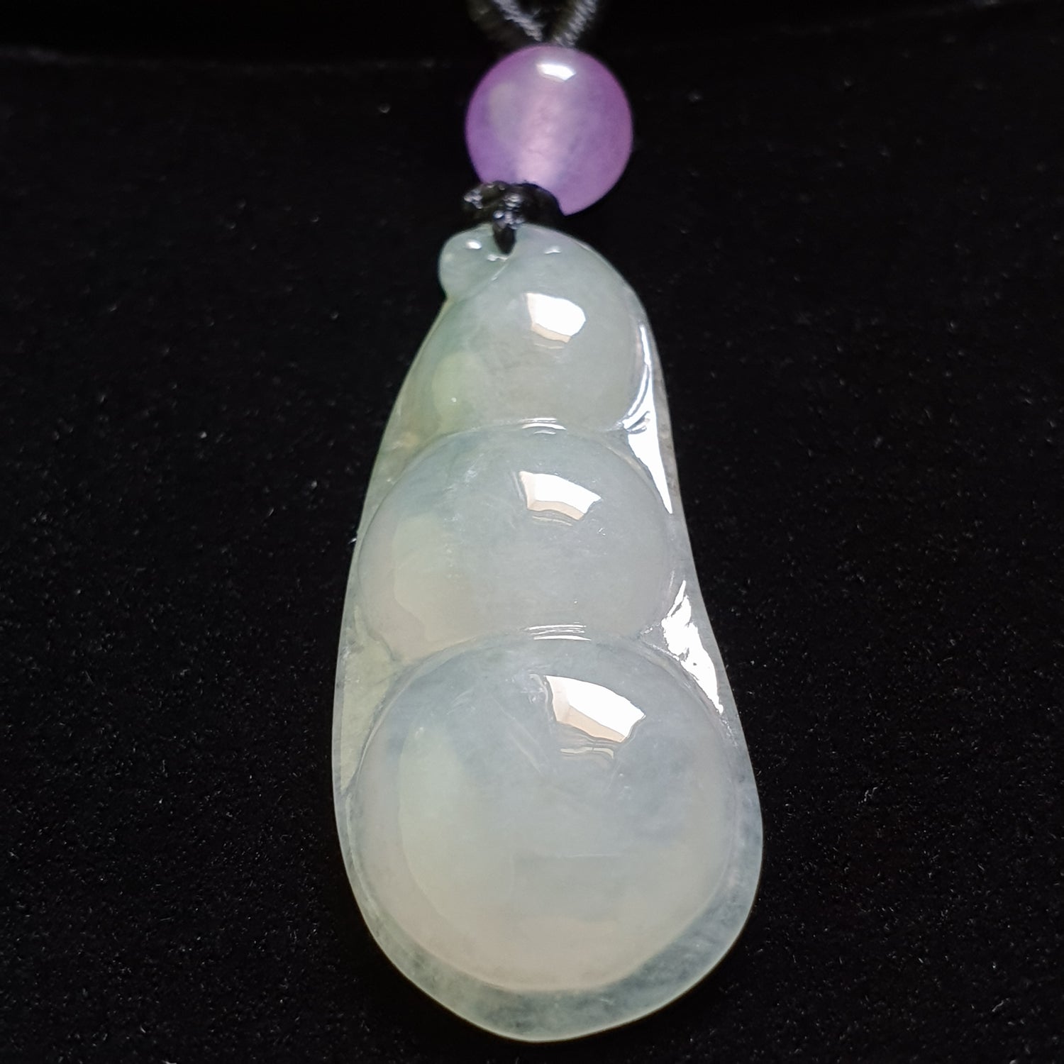 糯种福豆翡翠吊坠 (Type A Jadeite Jade Peapod Pendant) PPP29674