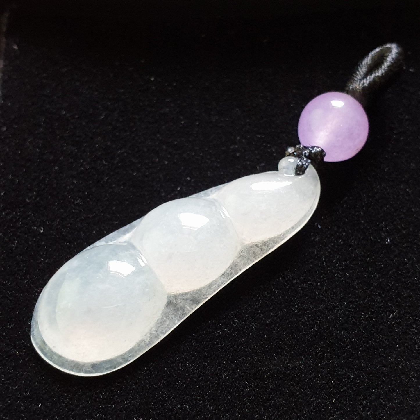 糯种福豆翡翠吊坠 (Type A Jadeite Jade Peapod Pendant) PPP29680