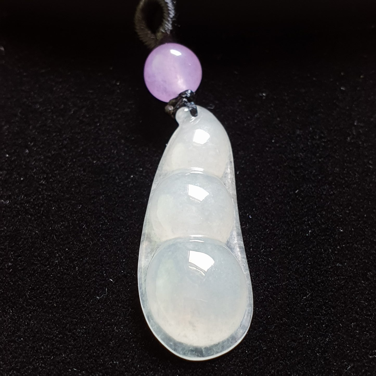 糯种福豆翡翠吊坠 (Type A Jadeite Jade Peapod Pendant) PPP29680