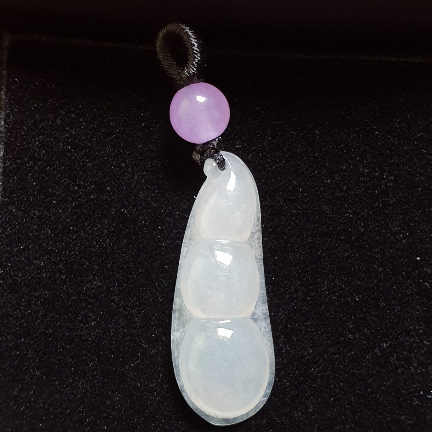 糯种福豆翡翠吊坠 (Type A Jadeite Jade Peapod Pendant) PPP29680