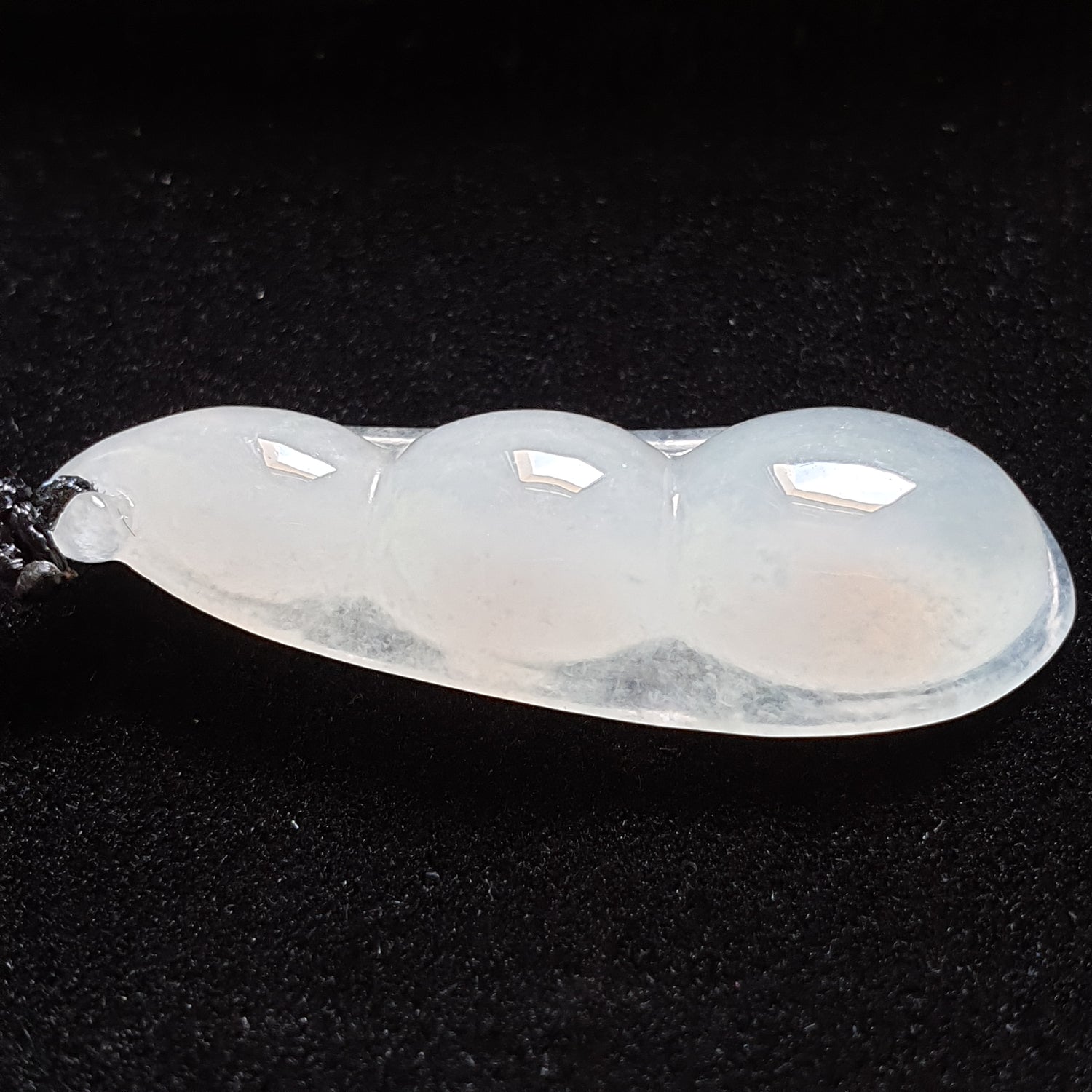 糯种福豆翡翠吊坠 (Type A Jadeite Jade Peapod Pendant) PPP29680