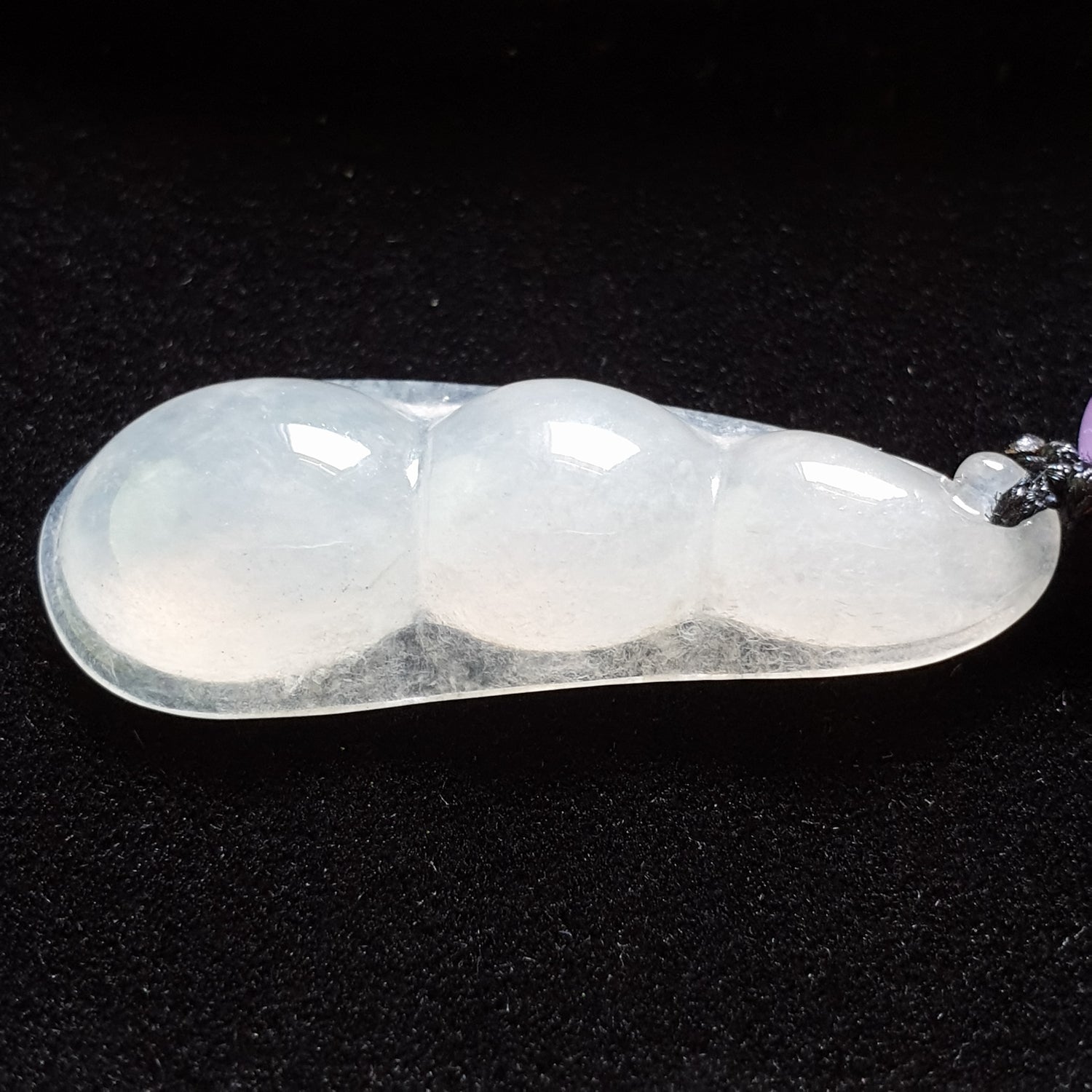 糯种福豆翡翠吊坠 (Type A Jadeite Jade Peapod Pendant) PPP29680