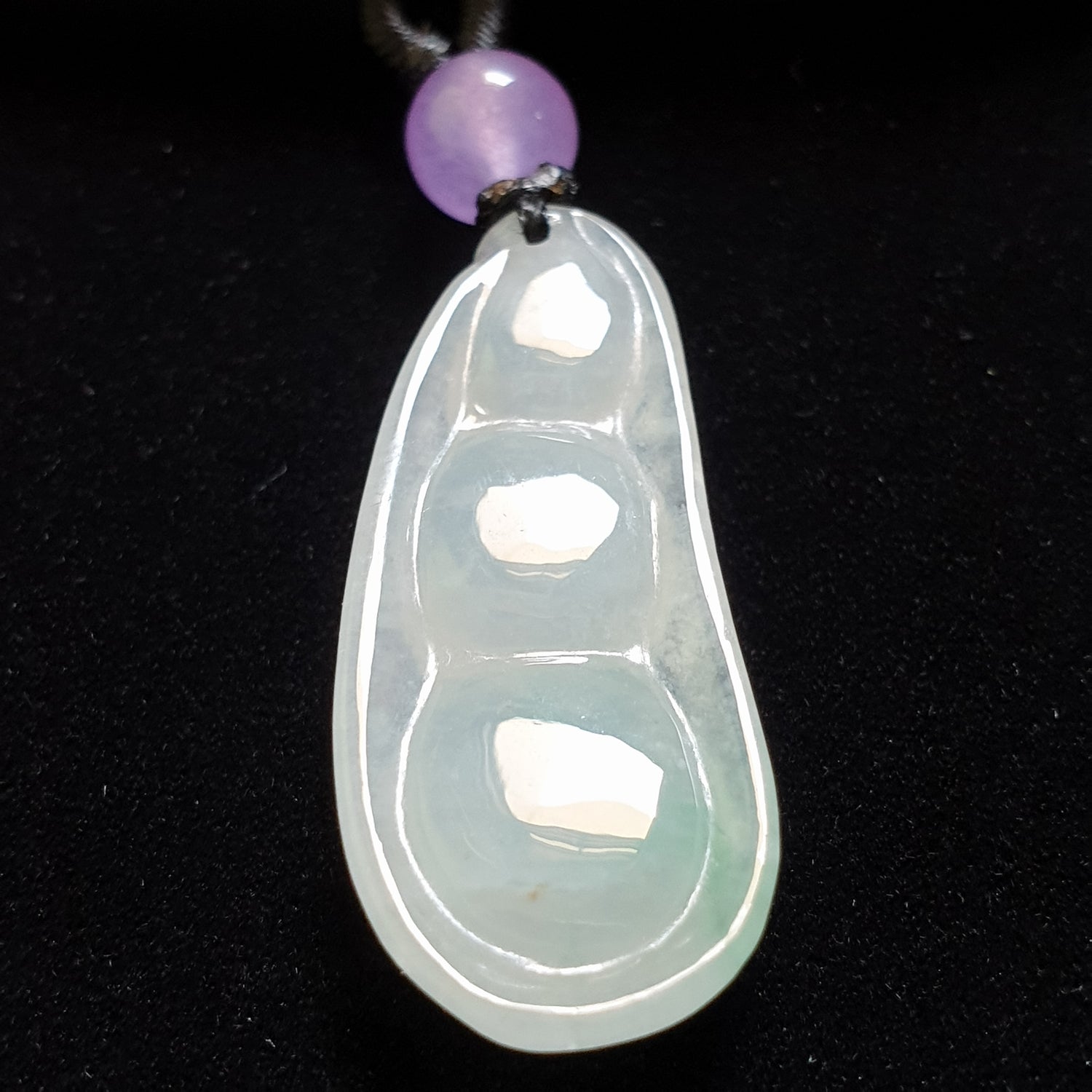 糯种福豆翡翠吊坠 (Type A Jadeite Jade Peapod Pendant) PPP29693