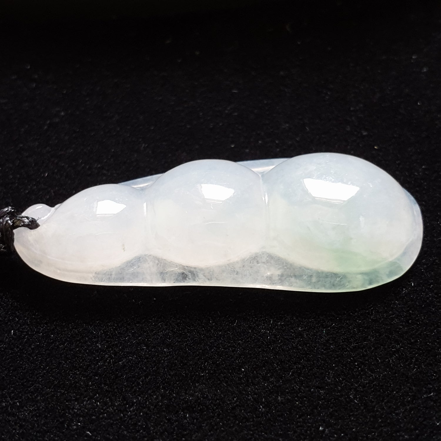 糯种福豆翡翠吊坠 (Type A Jadeite Jade Peapod Pendant) PPP29693