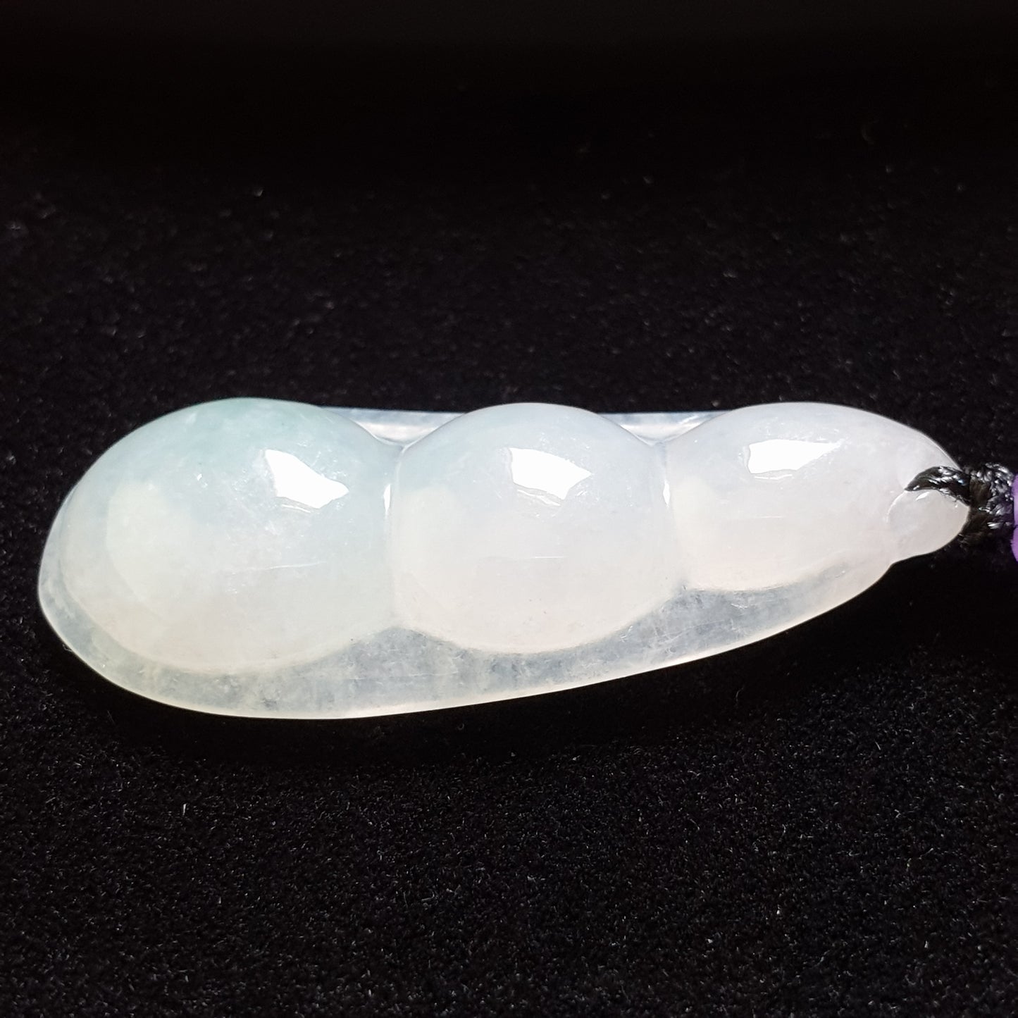 糯种福豆翡翠吊坠 (Type A Jadeite Jade Peapod Pendant) PPP29693