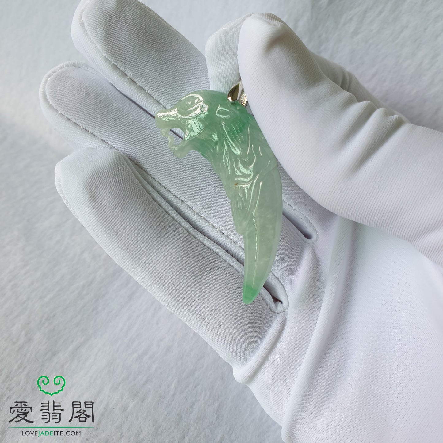 Myanmar Natural Type A Light Green Jadeite Jade Wolf Tooth Pendant Singapore Jewelry Jewellery (缅甸天然A货淡绿新加坡翡翠狼牙吊坠首饰) PWT49063