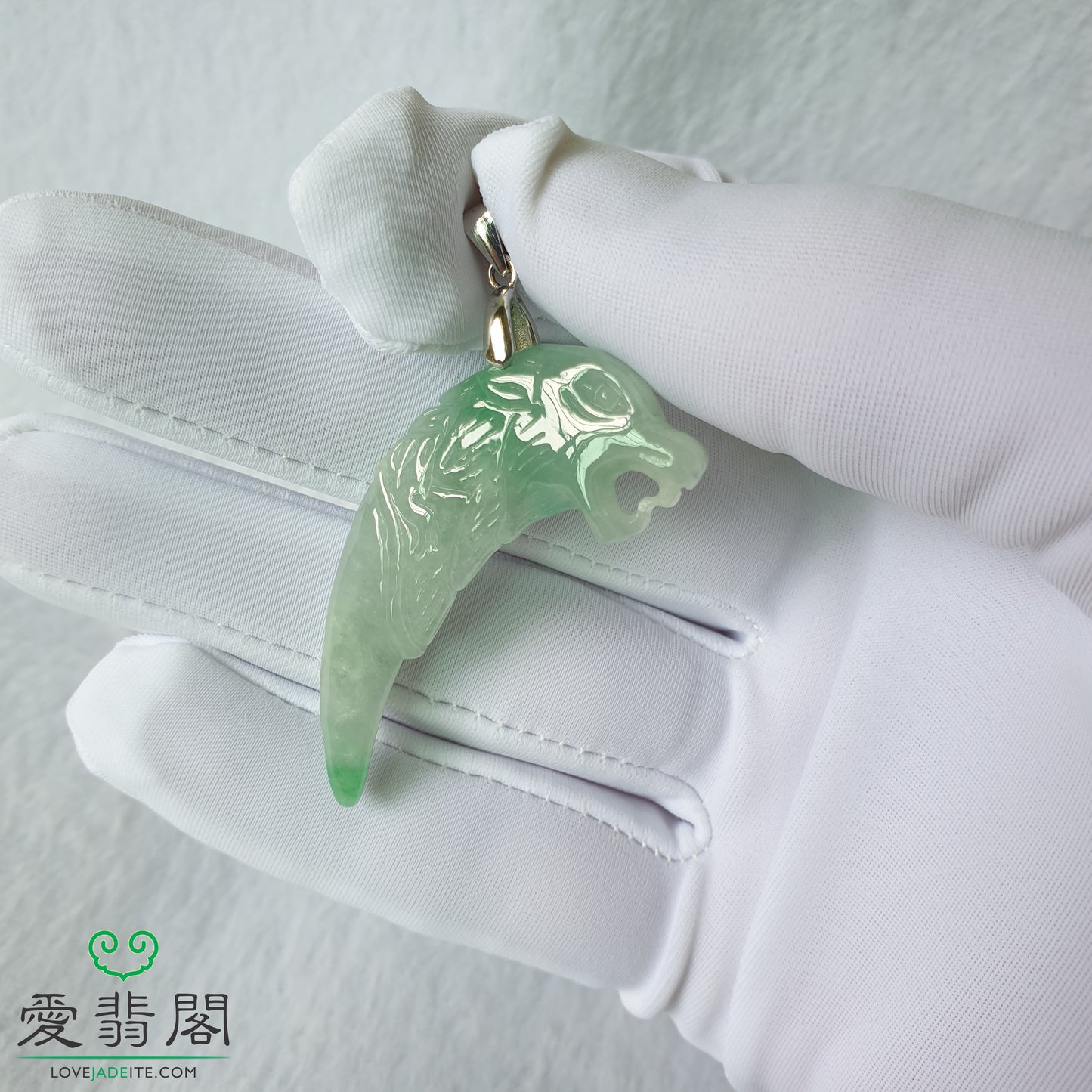 Myanmar Natural Type A Light Green Jadeite Jade Wolf Tooth Pendant Singapore Jewelry Jewellery (缅甸天然A货淡绿新加坡翡翠狼牙吊坠首饰) PWT49063