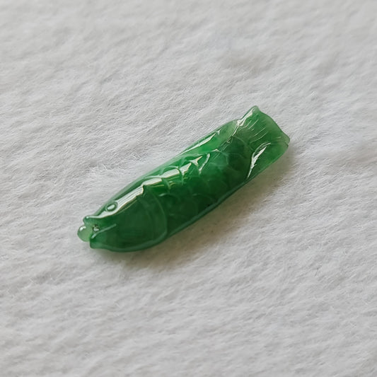 辣绿色翡翠鲤鱼吊坠 (Type A Spicy Green Jadeite Jade Carp Pendant) PCP65191