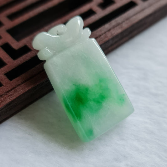 辣绿色翡翠无事牌吊坠 (Type A Spicy Green Jadeite Jade Flat Pendant) PWS90541