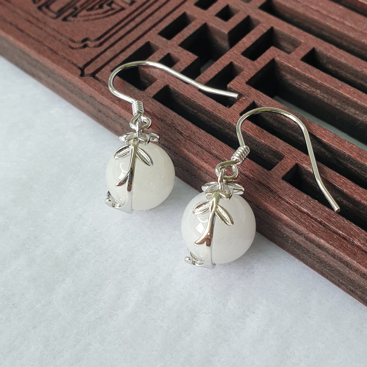 Singapore White Jadeite Jade Vine & Flower Dangle Earrings (新加坡白色翡翠藤蔓与花耳坠)