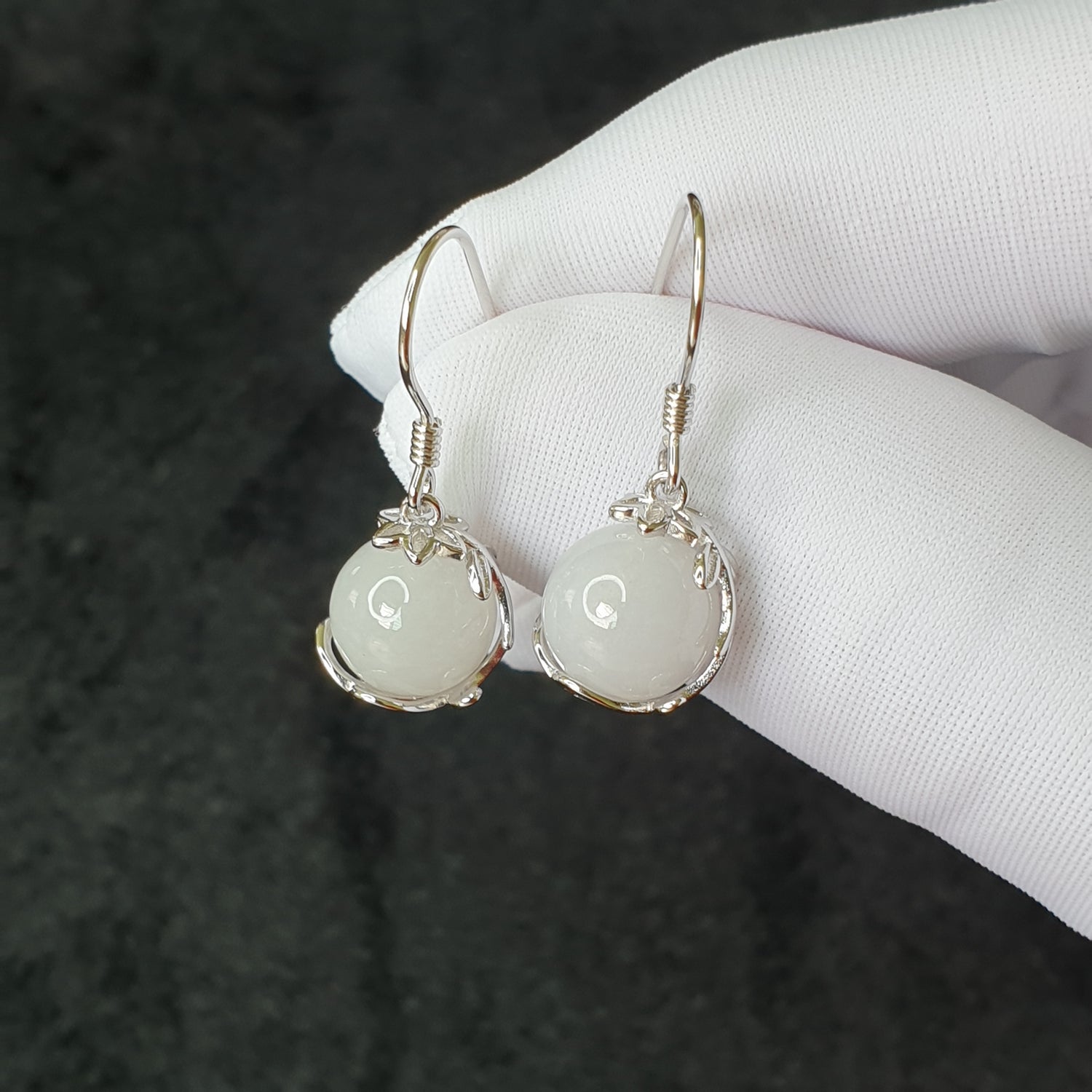 Singapore White Jadeite Jade Vine & Flower Dangle Earrings (新加坡白色翡翠藤蔓与花耳坠)